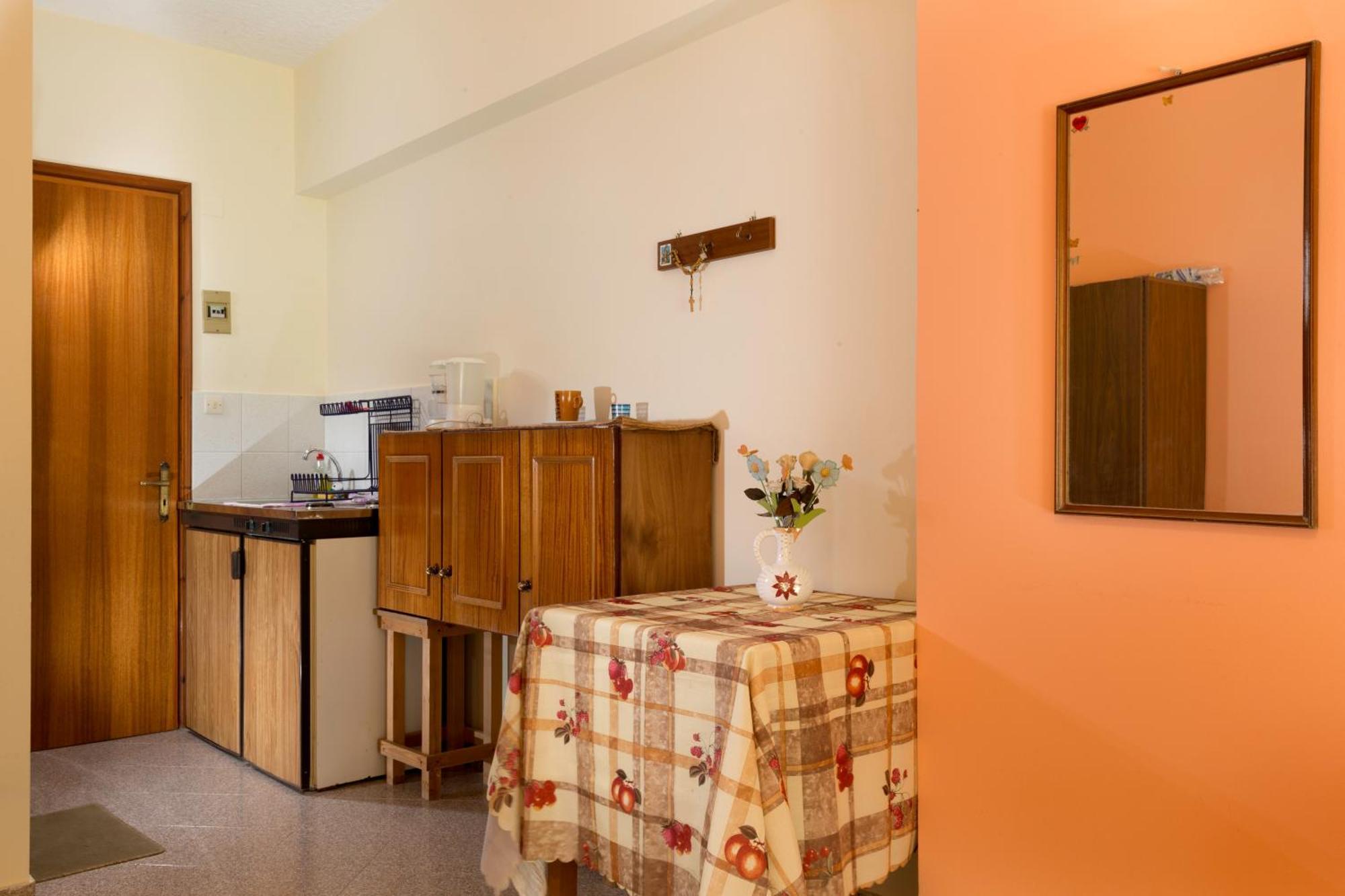 Cozy Archangelos Apartments With Private Parking Exterior foto